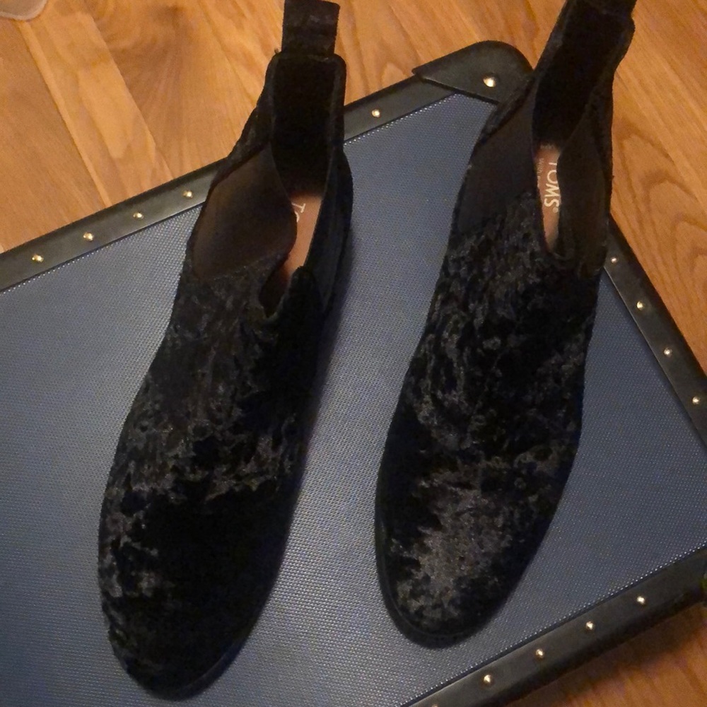 Toms Booties Size 10